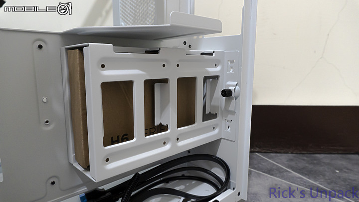 點我看大圖 【開箱】真正的"側進風"海景機殼 | NZXT H6 FLOW RGB WHITE