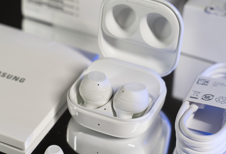 點我看大圖 SAMSUNG Galaxy Buds FE 最平價三星耳機-開箱&主觀使用感受