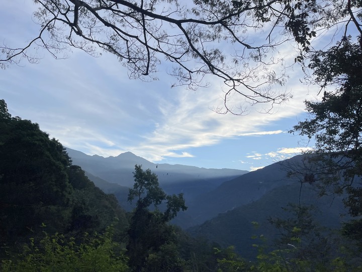 遠的要命的登山口 ─ 塑膠車雙載之一日往返小關山