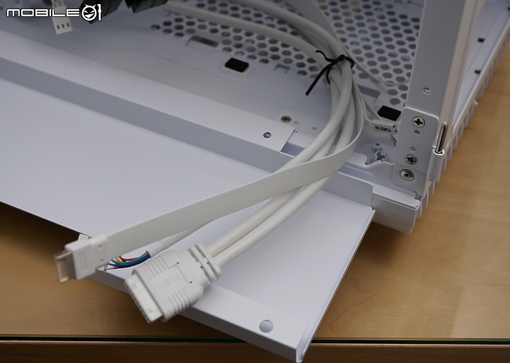 美觀輕鬆免理線 FSP全漢 CUT593W PREMIUM 開箱