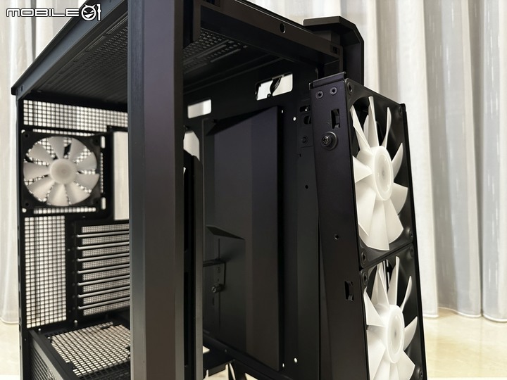 方正通透外型!Cougar MX 600 RGB 機殼