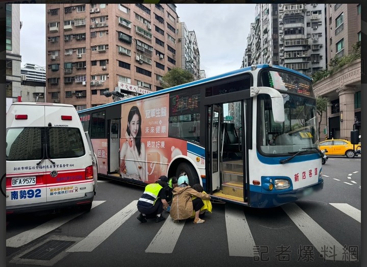 行人斑馬線走，被公車輾過，左腿骨折