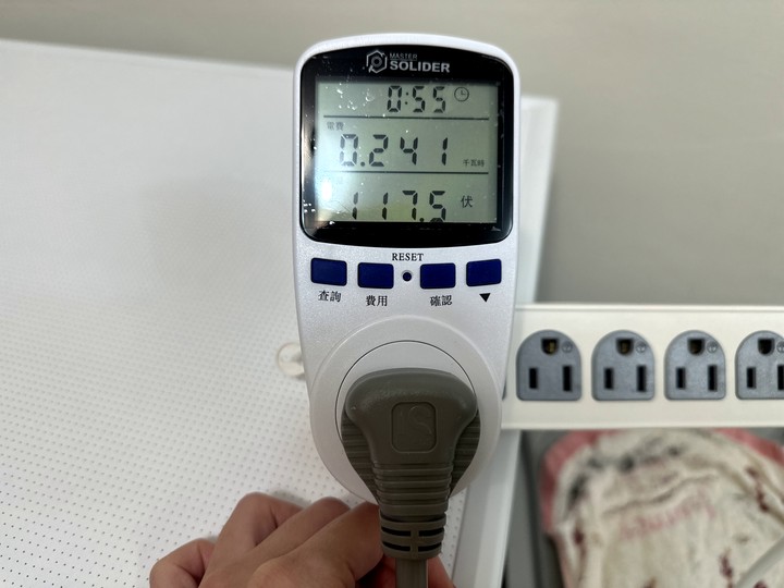 LG免曬衣乾衣機不只美型還更聰明丨一按即乾，智慧感應多元設定讓烘衣變得如此簡單！