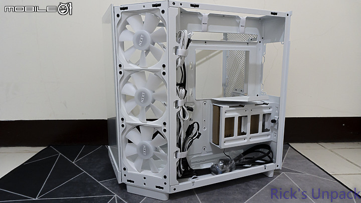點我看大圖 【開箱】真正的"側進風"海景機殼 | NZXT H6 FLOW RGB WHITE