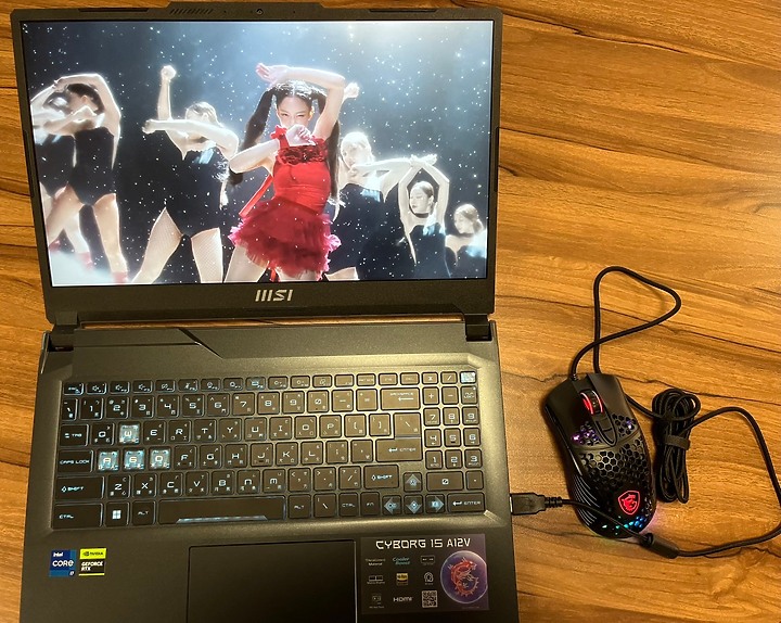 三萬內的40顯卡筆電 Cyborg 15 A12VE-015TW