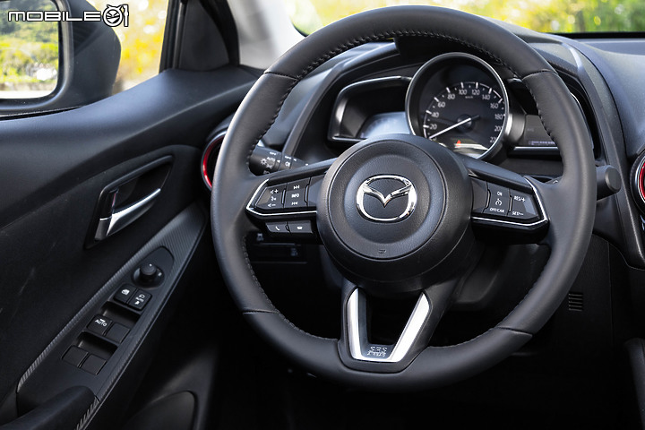 Mazda 2 15S Urban Sport 小改款試駕｜日式魂動美學，換臉再戰！