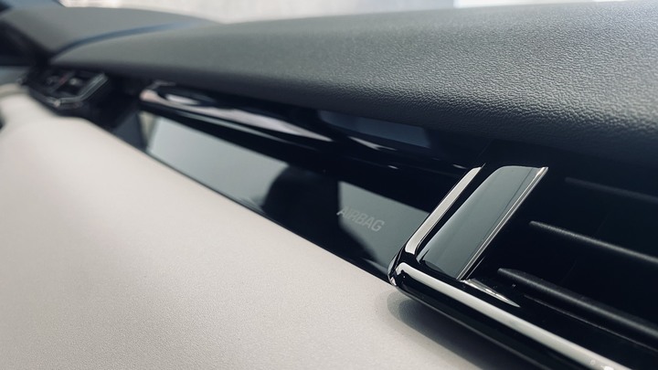 New 2024 Range Rover Velar 正式進駐展示中心