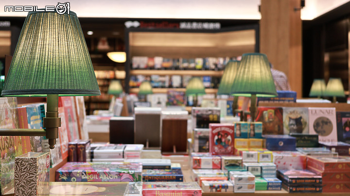 點我看大圖 開箱「誠品新店裕隆城」!巨型拱門、書香天井交織而成的立體城市