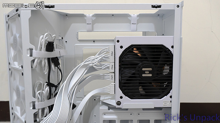 點我看大圖 【開箱】真正的"側進風"海景機殼 | NZXT H6 FLOW RGB WHITE