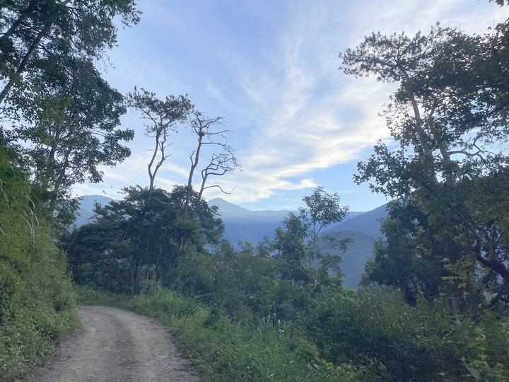 遠的要命的登山口 ─ 塑膠車雙載之一日往返小關山