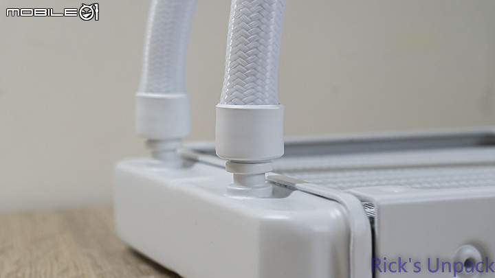【開箱】潔白無瑕高效能 | NZXT KRAKEN 360 RGB WHITE