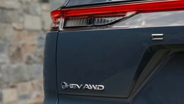 皇冠「Estate」將首次亮相?全新美規Toyota Crown SUV預告洛杉磯車展登場!