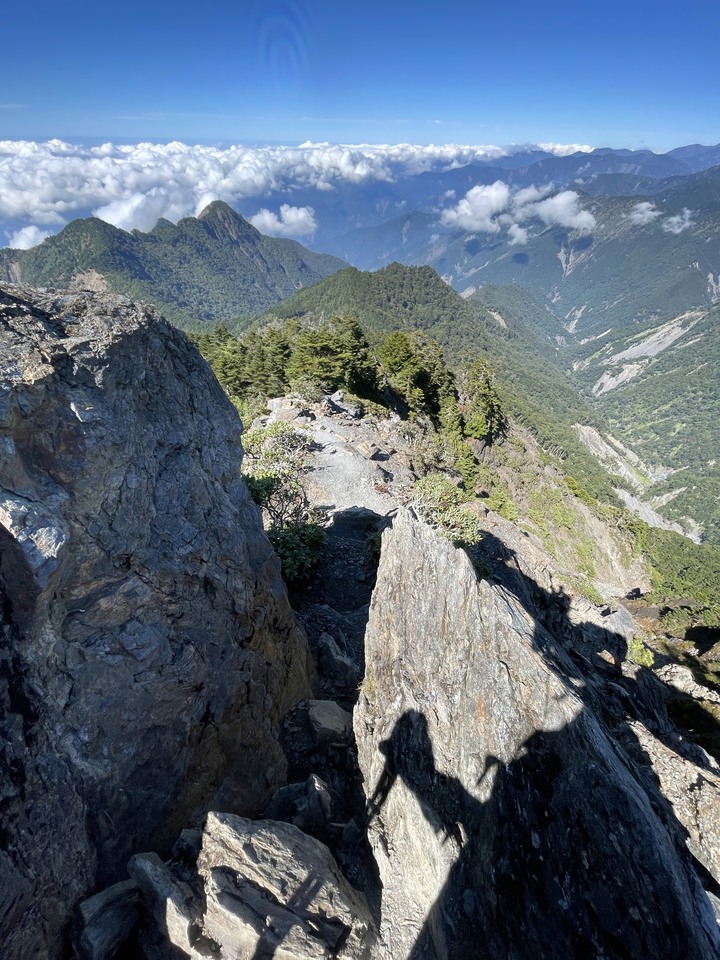 遠的要命的登山口 ─ 塑膠車雙載之一日往返小關山