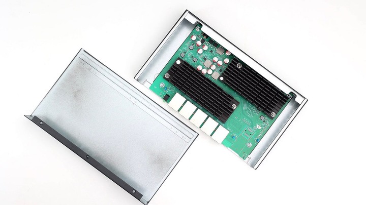 點我看大圖 無聲無息,更加隱形 TP-Link TL-SX105 五埠 10GbE Fanless Decktop Switch