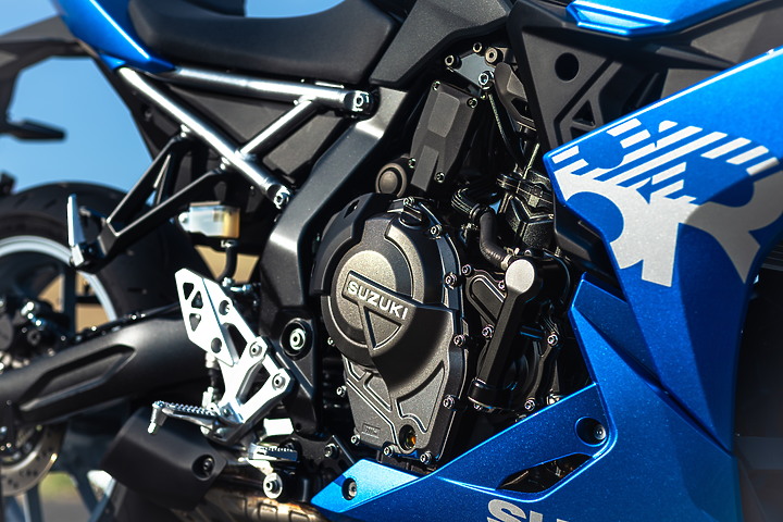 千呼萬喚始出來，2023 EICMA 2024 Suzuki GSX-8R，8S有殼版本😀