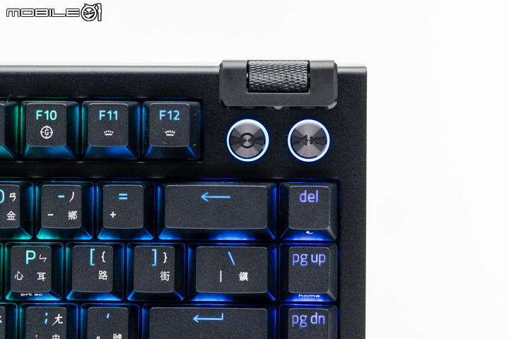 Razer BlackWidow V4 75% 機械電競鍵盤開箱試用 以可換鍵軸設計在輕巧身形內提供暢快敲擊回饋