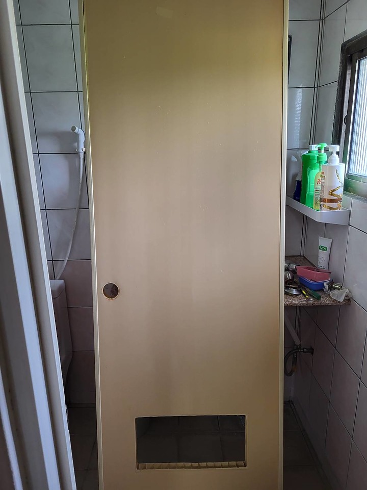 【DIY】300元搞定老舊浴室門板的外貌