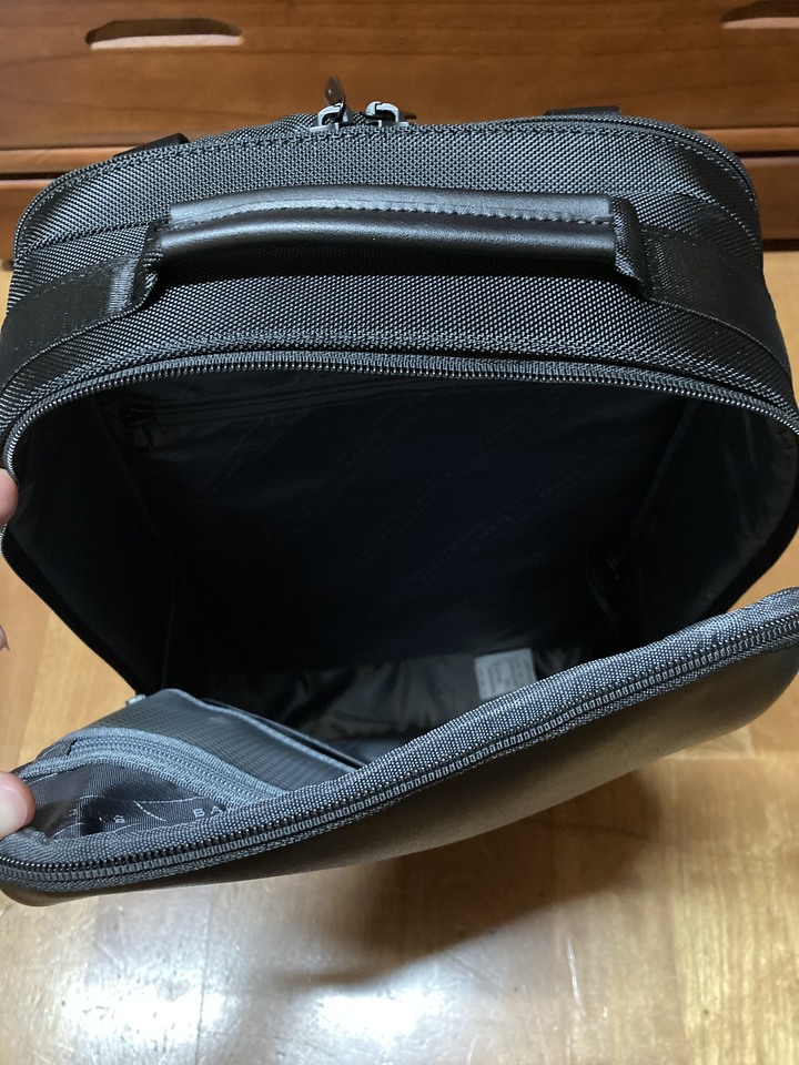 Bange 班格 完全防水 防盜晶片 人體工學零負重- 挺立後背包開箱