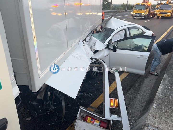 又是大車司機撿東西？國道釀禍