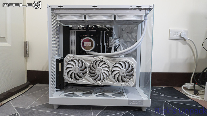點我看大圖 【開箱】真正的"側進風"海景機殼 | NZXT H6 FLOW RGB WHITE