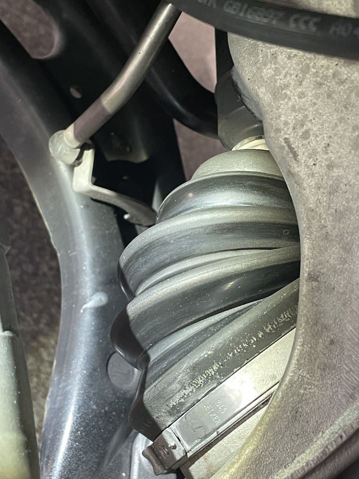 Golf R 傳動軸防塵套備料