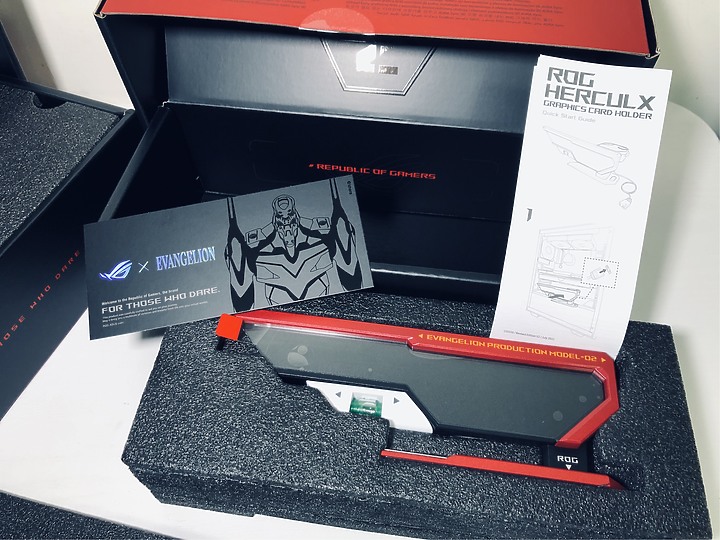 點我看大圖 「明日香-限定聯名版顯示卡支撐架」ROG Herculx EVA-02 Edition