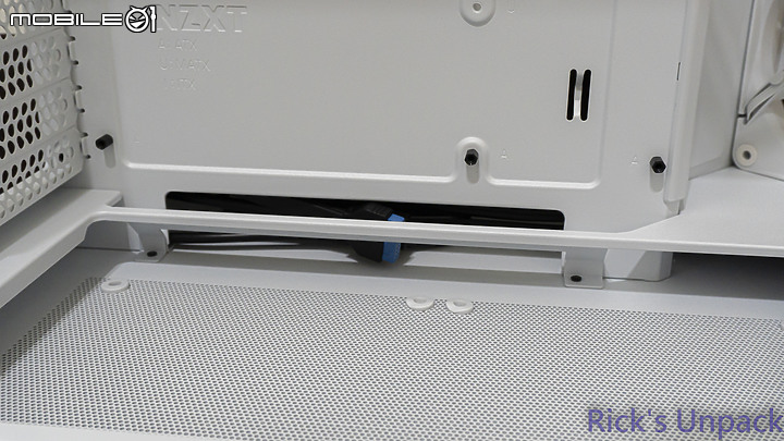 點我看大圖 【開箱】真正的"側進風"海景機殼 | NZXT H6 FLOW RGB WHITE