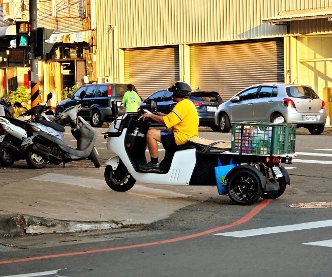 有人拿金卡多當移動餐車創業嗎???