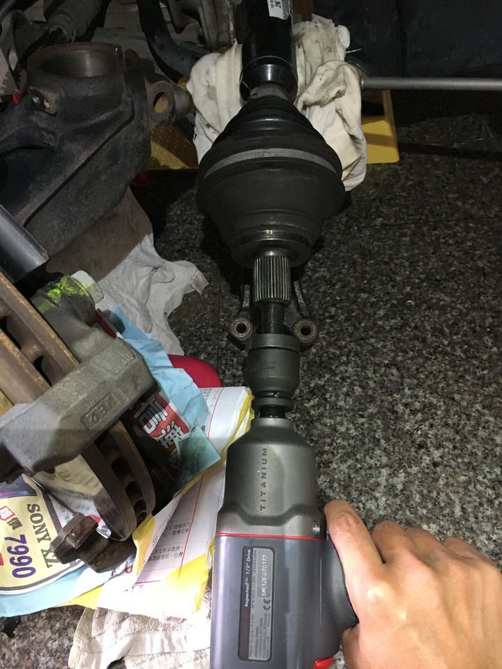Golf R 傳動軸防塵套備料
