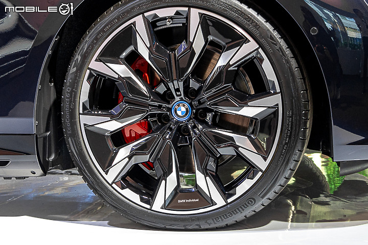 【採訪】BMW i5 雙車型 329 萬元起正式上市 & 詳細實拍介紹!
