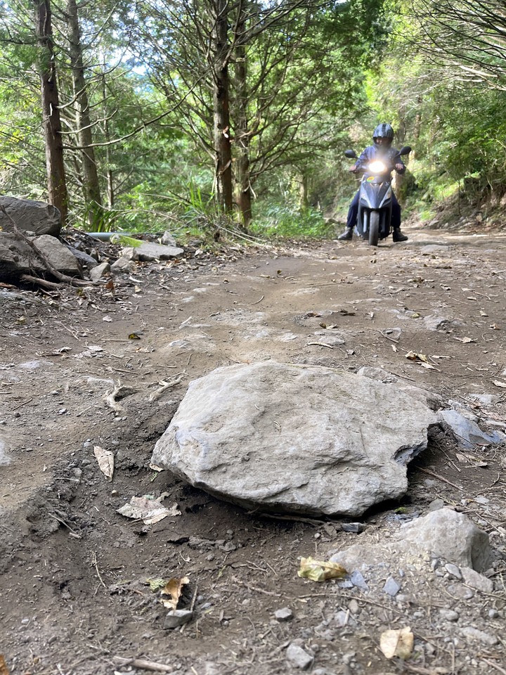 遠的要命的登山口 ─ 塑膠車雙載之一日往返小關山