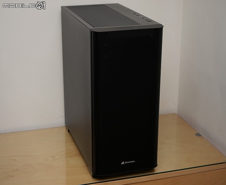 點我看大圖 簡約風無光害的鐵殼 Sharkoon M30 BLACK 開箱