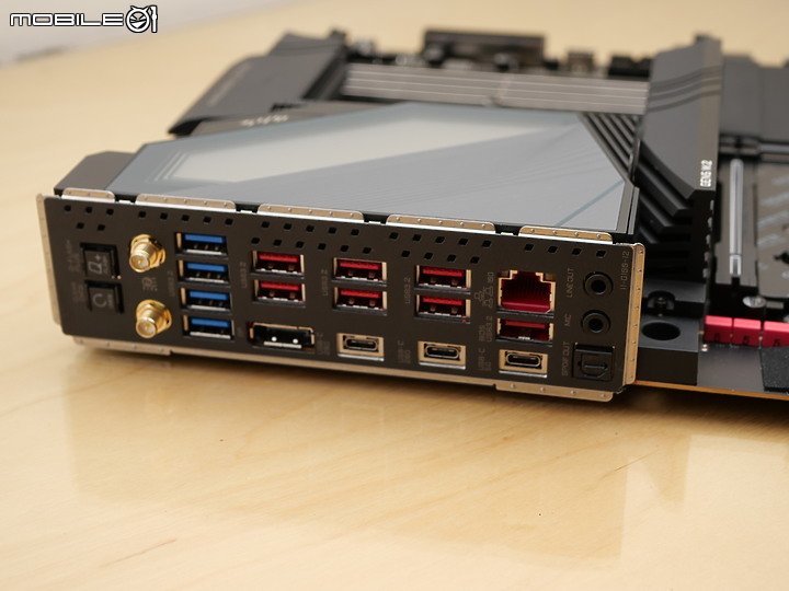 [GIGABYTE 技嘉] 雙鷹神大師 AORUS MASTER X Z790 & 4080 開箱