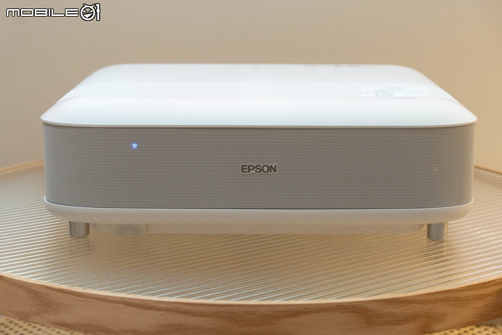 【採訪】Epson 發表 4K 解析度電玩雷射大電視 EH-LS650 以內建動態插補功能提供低延遲遊戲畫面