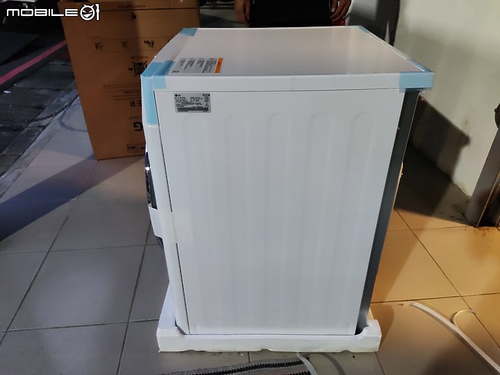 【 開箱分享 】LG WR-100VW 免曬衣智慧乾衣機，實現烘衣自由的白色小精靈！