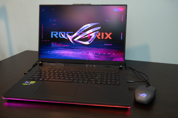 高效能大視界，ROG STRIX SCAR 18 G834JW 電競筆電開箱測試