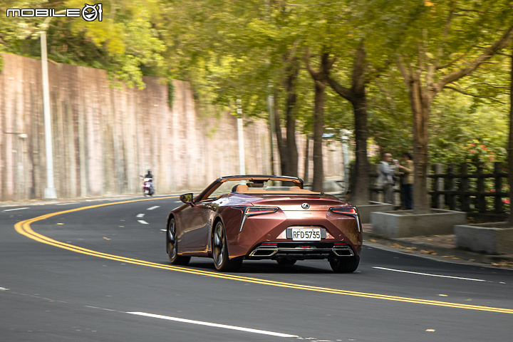 Lexus LC 500 Convertible 新年式試駕|多了貼心的升級內容,還是八缸、敞篷更讓人心動!
