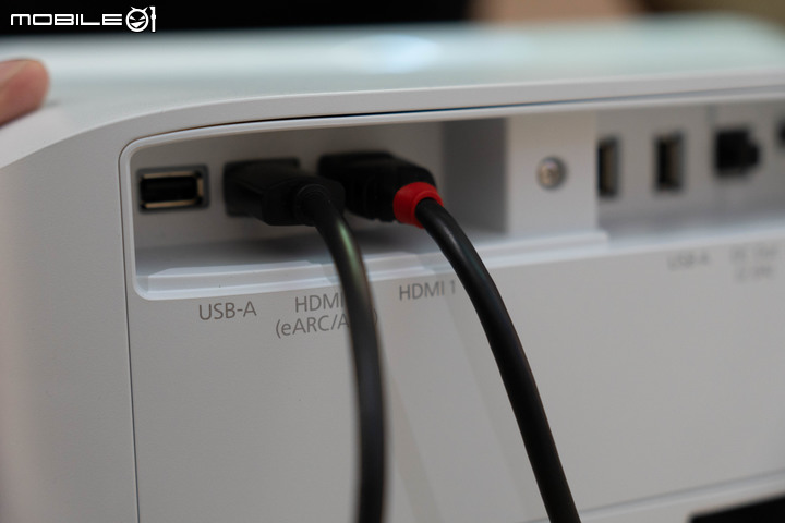 【採訪】Epson 發表 4K 解析度電玩雷射大電視 EH-LS650 以內建動態插補功能提供低延遲遊戲畫面