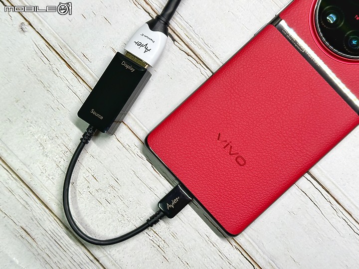 點我看大圖 Avier PREMIUM USB-C to HDMI 4K 影音轉接器開箱 – iPhone 15 插上就能投影的轉接器