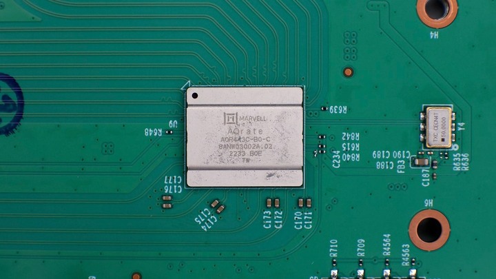 點我看大圖 無聲無息,更加隱形 TP-Link TL-SX105 五埠 10GbE Fanless Decktop Switch
