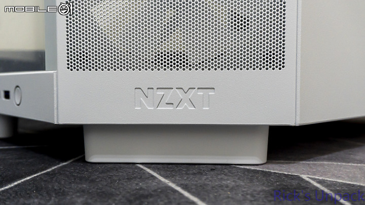 點我看大圖 【開箱】真正的"側進風"海景機殼 | NZXT H6 FLOW RGB WHITE