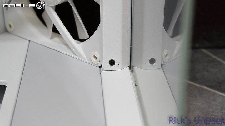 點我看大圖 【開箱】真正的"側進風"海景機殼 | NZXT H6 FLOW RGB WHITE