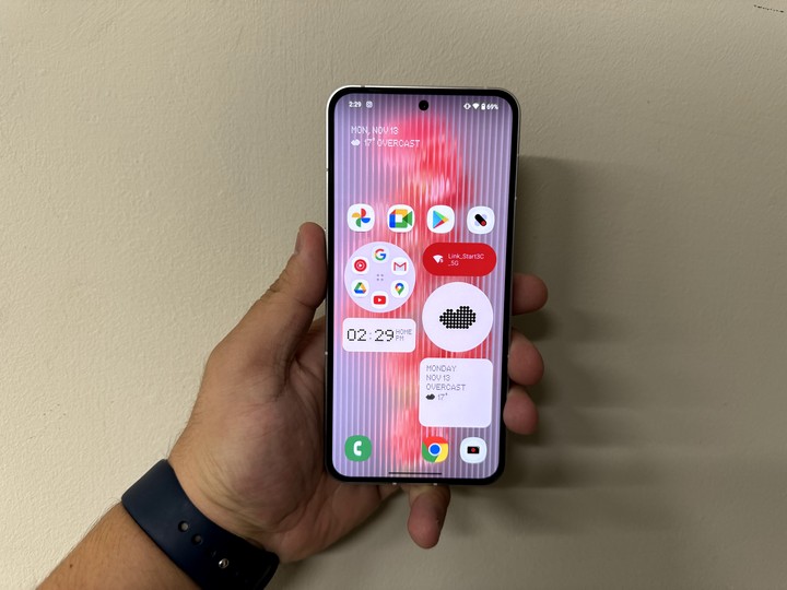 【小宅開箱】Nothing Phone (2) 開箱，超吸睛發光背蓋，好看好用的代表。