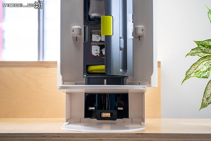 【韓國直擊】首創掃地機器人+吸塵器的二合一家電！「LG All-in-One Tower Combi 清空塔」搶先看