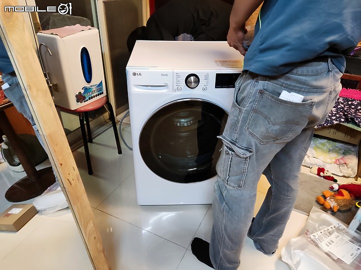 【 開箱分享 】LG WR-100VW 免曬衣智慧乾衣機，實現烘衣自由的白色小精靈！