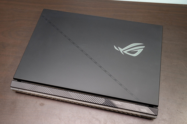 高效能大視界，ROG STRIX SCAR 18 G834JW 電競筆電開箱測試