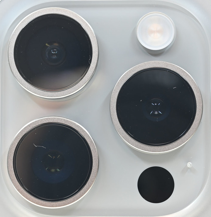 狼仔的第二支蘋果，Apple iPhone 15 Pro 原色鈦簡單開箱