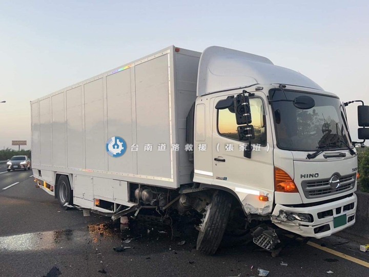 又是大車司機撿東西？國道釀禍