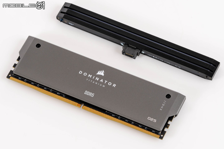 CORSAIR DOMINATOR TITANIUM FIRST EDITION DDR5 記憶體開箱實測 以可換模組搭配炫麗燈效設計