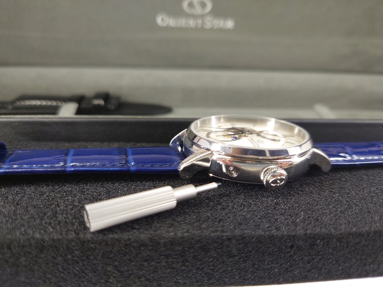 點我看大圖 東方之星 Orient Star Moon Phase 系列 月相 半鏤空錶 RE-AY0106S 開箱
